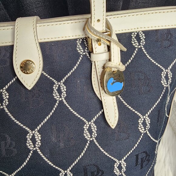 Vintage Dooney and Bourke nautical knot print east/west bucket bag in black - Picture 4 of 11